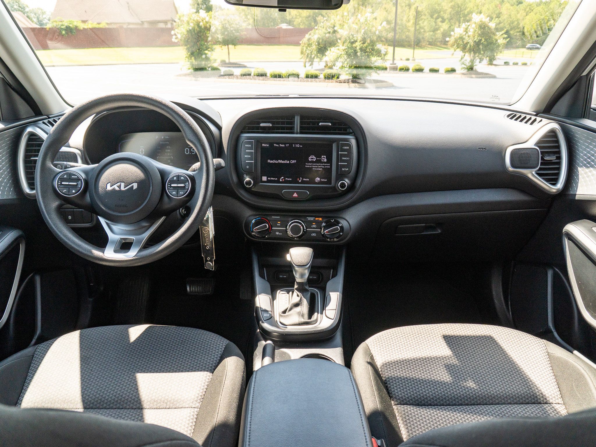 Used 2023 Kia Soul LX w/ LX Technology Package FWD image 21
