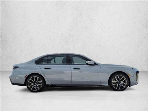 Used 2025 BMW 740i xDrive AWD/4WD image 4