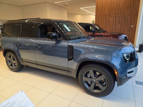 New 2025 Land Rover Defender 110 S image 6