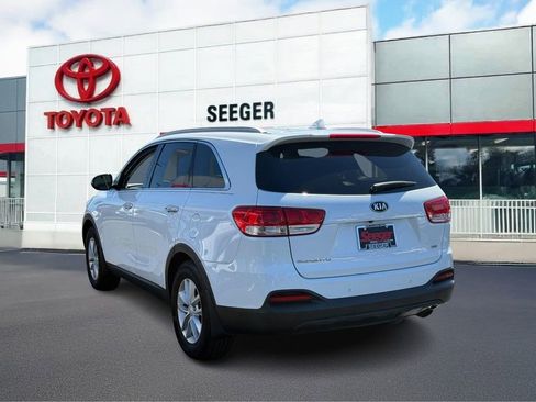 Used 2017 Kia Sorento FWD w/ LX Convenience Package image 9