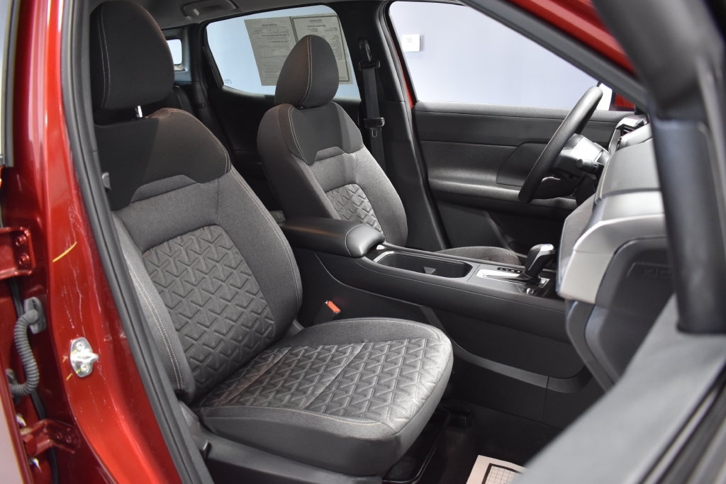 Certified 2025 Nissan Kicks SV FWD image 14