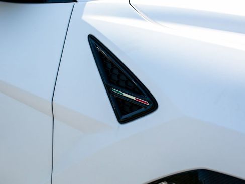 Used 2024 Lamborghini Urus Performante AWD/4WD image 12