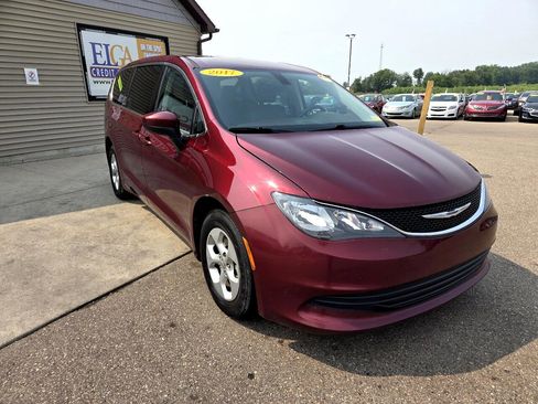 Used 2017 Chrysler Pacifica LX w/ Tire & Wheel Group image 3