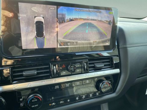 New 2026 Nissan Pathfinder Platinum FWD image 28