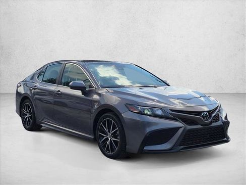 Used 2021 Toyota Camry SE FWD image 3