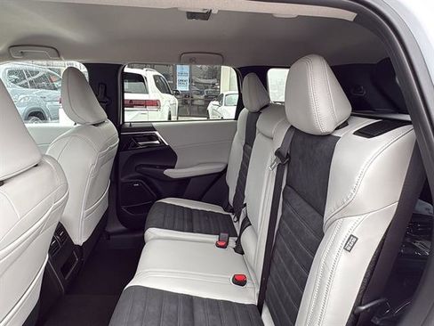 New 2026 Mitsubishi Outlander SE image 14