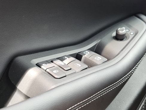 New 2025 Jeep Grand Cherokee Limited w/ Black Appearance Package image 16