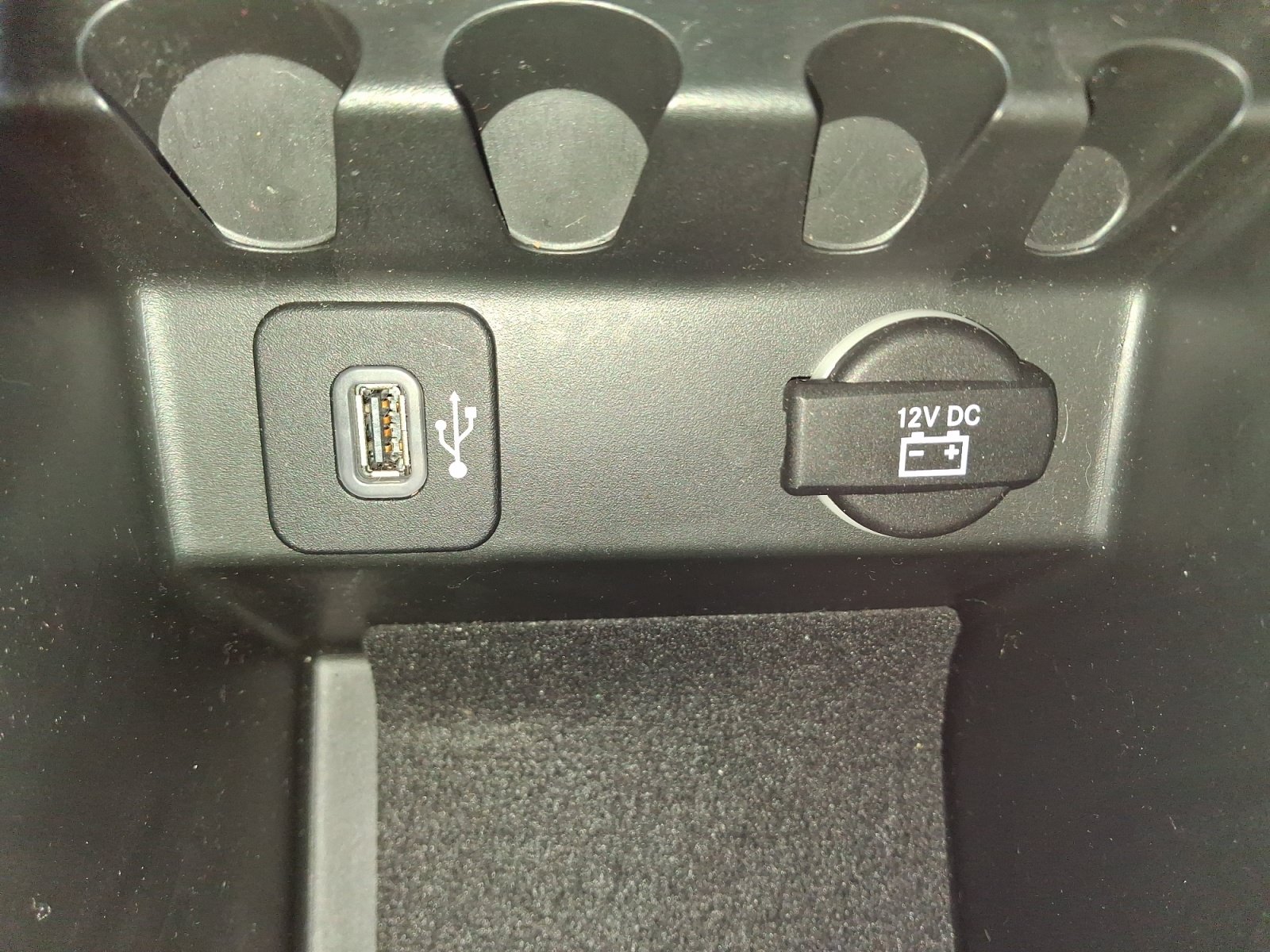 Used 2015 Jeep Cherokee Limited w/ Luxury Group AWD/4WD image 19