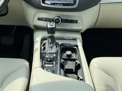 Used 2016 Volvo XC90 T5 Momentum image 13