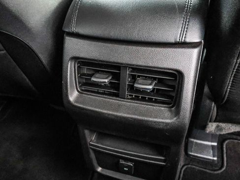 Used 2015 Ford Edge SE image 21