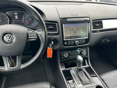 Used 2013 Volkswagen Touareg Sport AWD/4WD image 18