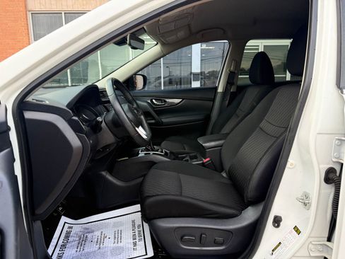 Used 2019 Nissan Rogue SV image 18