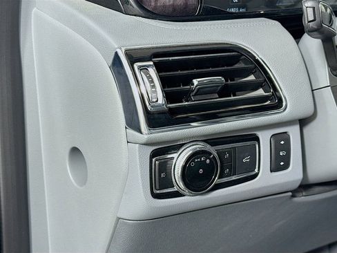 Used 2020 Lincoln Navigator Reserve w/ Luxury Package image 11