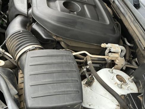 Used 2018 Jeep Grand Cherokee Laredo image 2