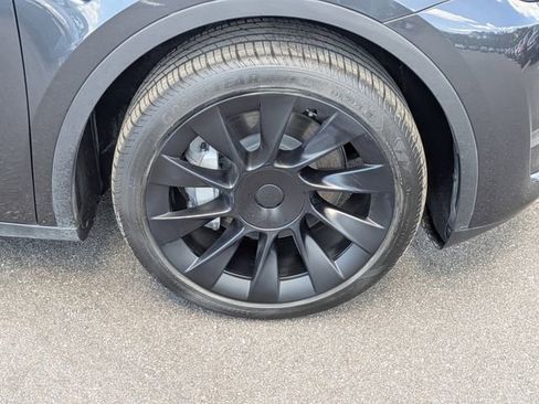 Used 2024 Tesla Model Y Long Range AWD/4WD image 5