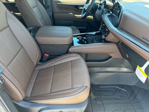 New 2026 Chevrolet Tahoe High Country w/ LPO, Illumination Package AWD/4WD image 9