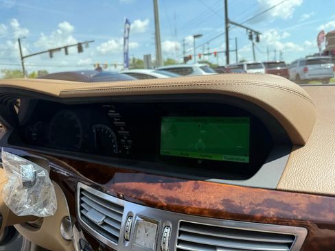 Used 2011 Mercedes-Benz S 550 4MATIC w/ Sport Pkg image 26