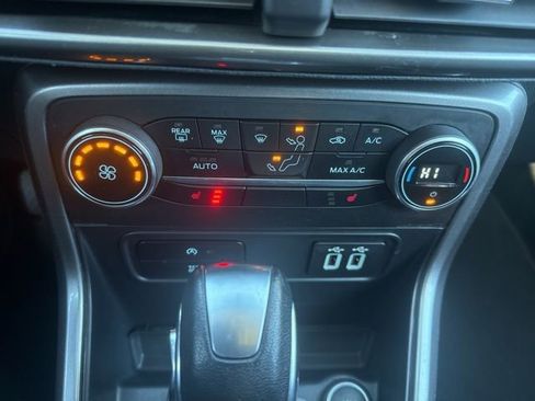 Used 2021 Ford EcoSport SE w/ SE Convenience Package image 29