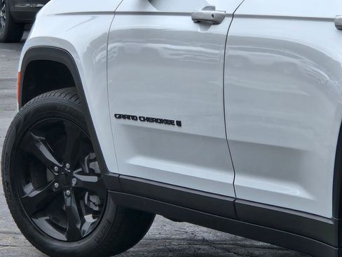 Used 2025 Jeep Grand Cherokee L Limited w/ Luxury Tech Group II AWD/4WD image 18