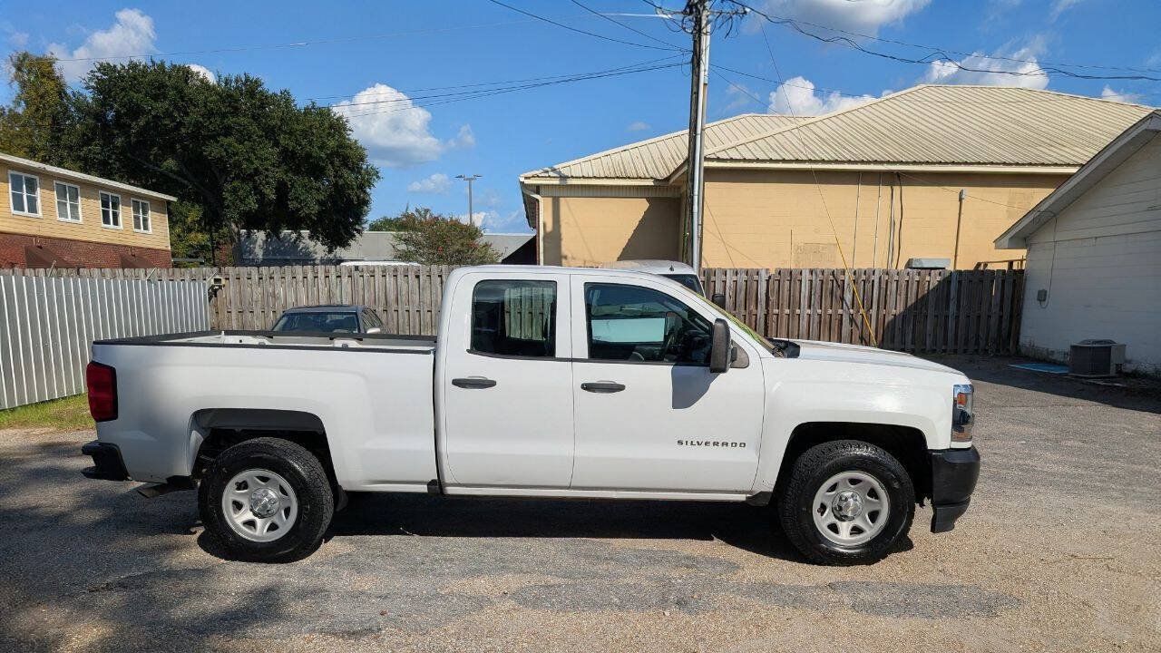 Used 2017 Chevrolet Silverado 1500 W/T w/ Trailering Package RWD image 2