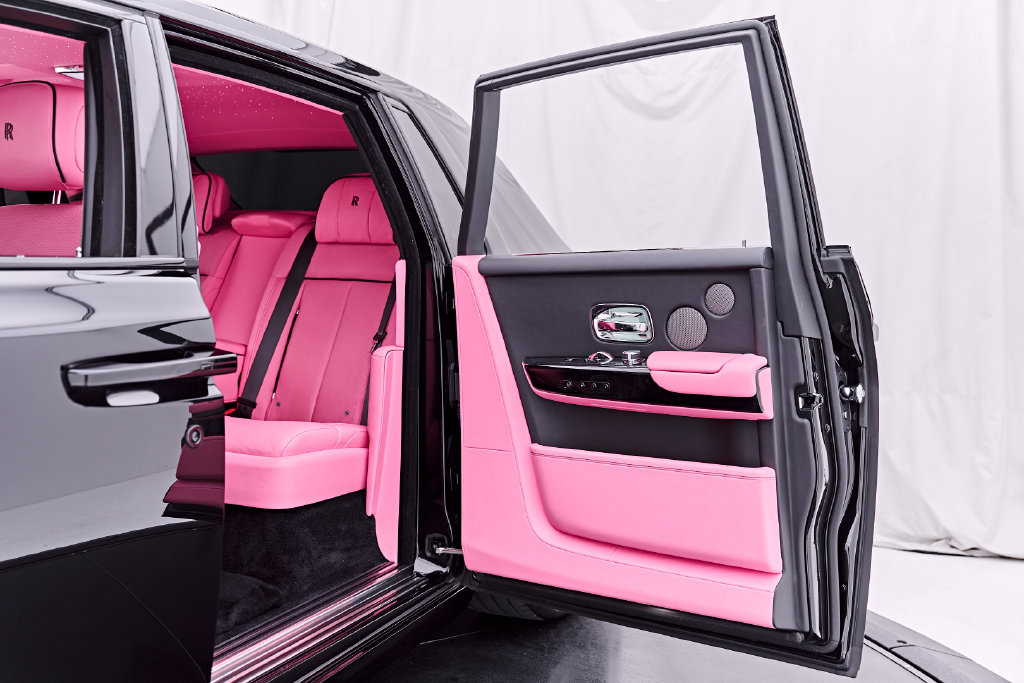 Used 2024 Rolls-Royce Phantom Sedan w/ The Phantom Package RWD image 36