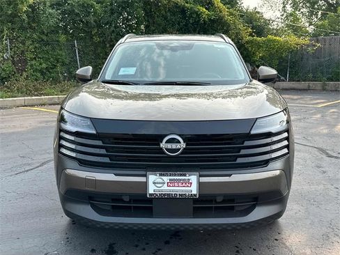 New 2025 Nissan Kicks SV w/ SV Premium Package image 2