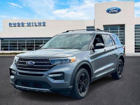 Used 2024 Ford Explorer XLT w/ Equipment Group 202A AWD/4WD image 6