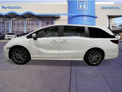 New 2026 Honda Odyssey Touring image 2