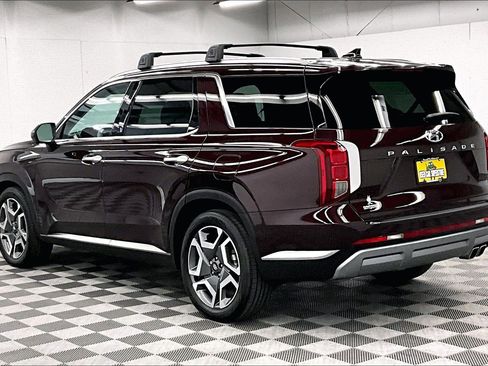 Used 2024 Hyundai Palisade Limited FWD image 3
