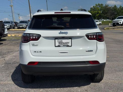 Used 2024 Jeep Compass Latitude AWD/4WD image 5