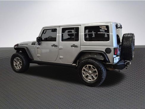Used 2015 Jeep Wrangler Unlimited Rubicon w/ Connectivity Group AWD/4WD image 5