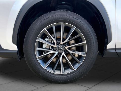 Used 2025 Lexus NX 250 FWD w/ Towing Package (2000 Lbs) image 11