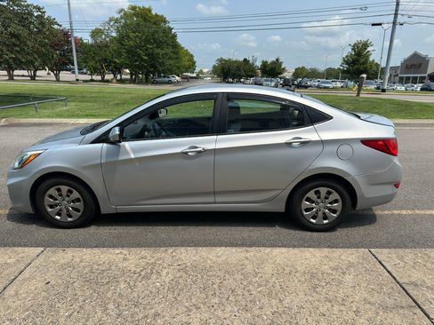 Used 2015 Hyundai Accent GLS FWD image 7