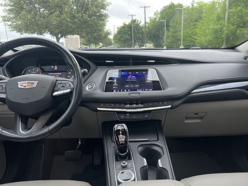 Used 2022 Cadillac XT4 Luxury w/ Cold Weather Package image 27