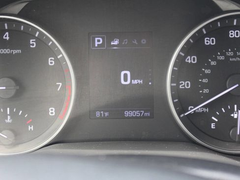 Used 2017 Hyundai Elantra Limited image 11