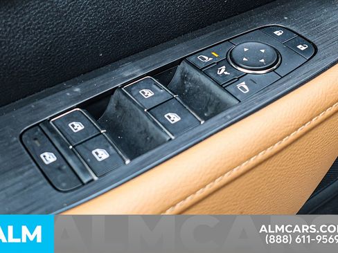 Used 2025 Nissan Armada SL w/ Captain's Chari Seat Package image 43