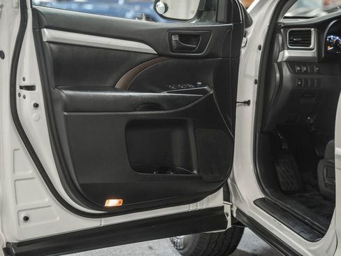 Used 2017 Toyota Highlander Plus w/ Protection Package #3 image 44