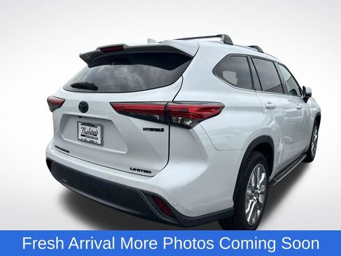 Used 2023 Toyota Highlander Limited FWD image 5