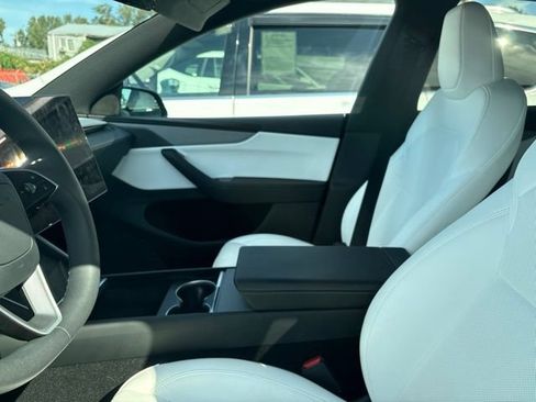 Used 2026 Tesla Model Y Long Range AWD/4WD image 2