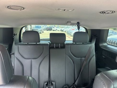Used 2022 Hyundai Palisade SEL w/ Premium Package FWD image 16