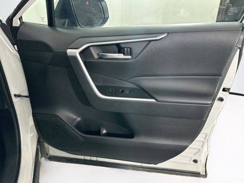 Used 2024 Toyota RAV4 XLE FWD image 30