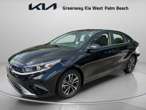 Used 2024 Kia Forte LXS w/ LXS Technology Package FWD image 3