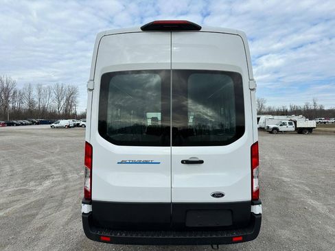 Used 2022 Ford E-Transit 148 High Roof Extended image 4