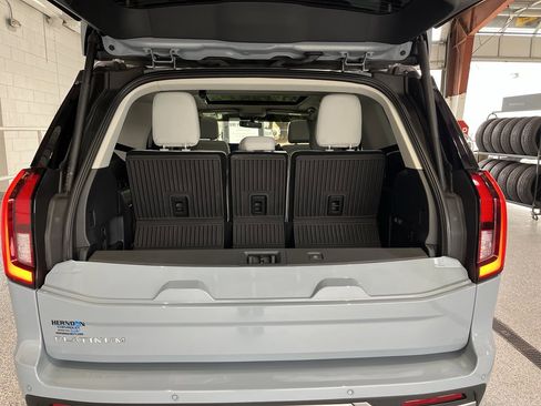 Used 2025 Ford Expedition Platinum image 8