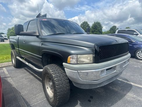Used 2001 Dodge Ram 2500 Truck 2WD Quad Cab image 2