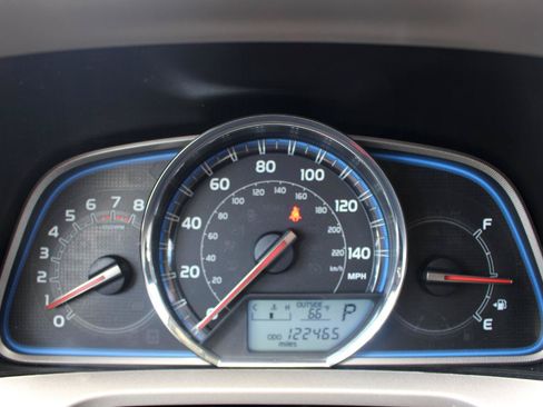 Used 2014 Toyota RAV4 Limited w/ Technology Package AWD/4WD image 20