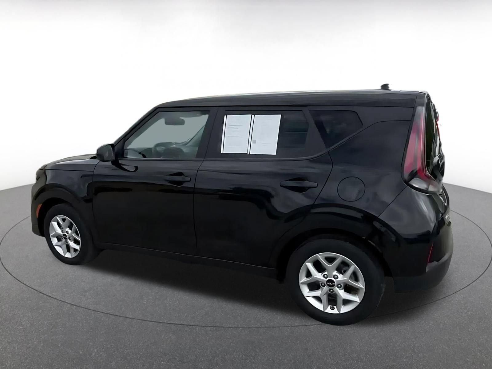 Used 2025 Kia Soul LX w/ LX Technology Package FWD image 9