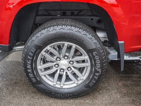 Used 2025 Chevrolet Colorado LT w/ LT Convenience Package image 8