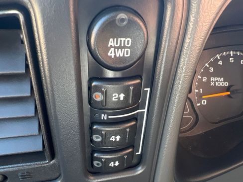 Used 2005 Chevrolet Avalanche Z71 w/ Sun And Sound Package AWD/4WD image 21