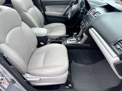 Used 2014 Subaru Forester 2.5i Touring AWD/4WD image 21